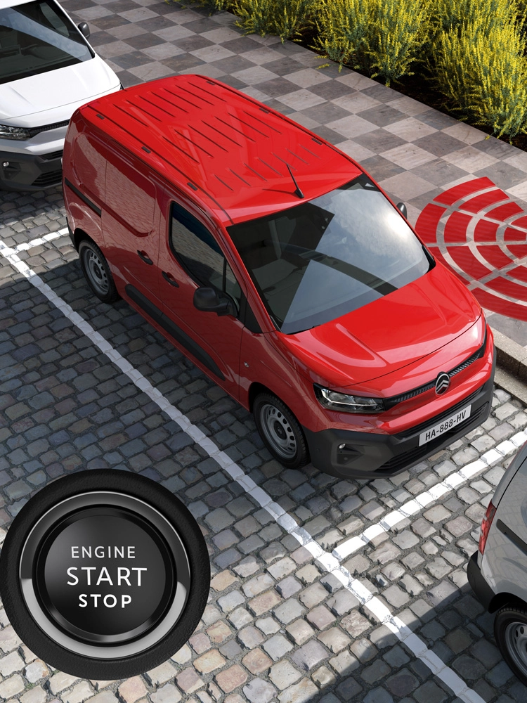 Vista dall’alto di Berlingo Van parcheggiato in strada, con sistema keyless di prossimità e accesso e avviamento senza chiave.