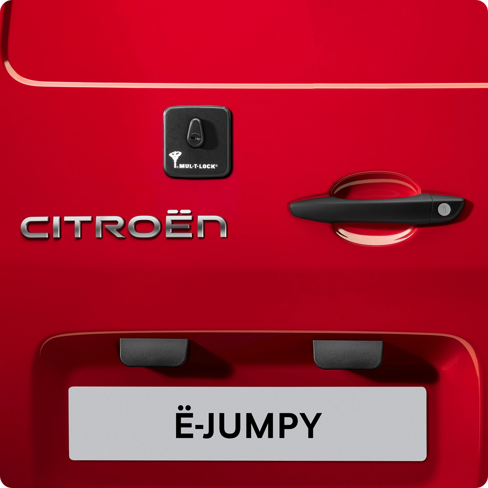 Dettaglio del portellone posteriore del Citroën ë-Jumpy con serratura rinforzata e maggiore sicurezza del veicolo.