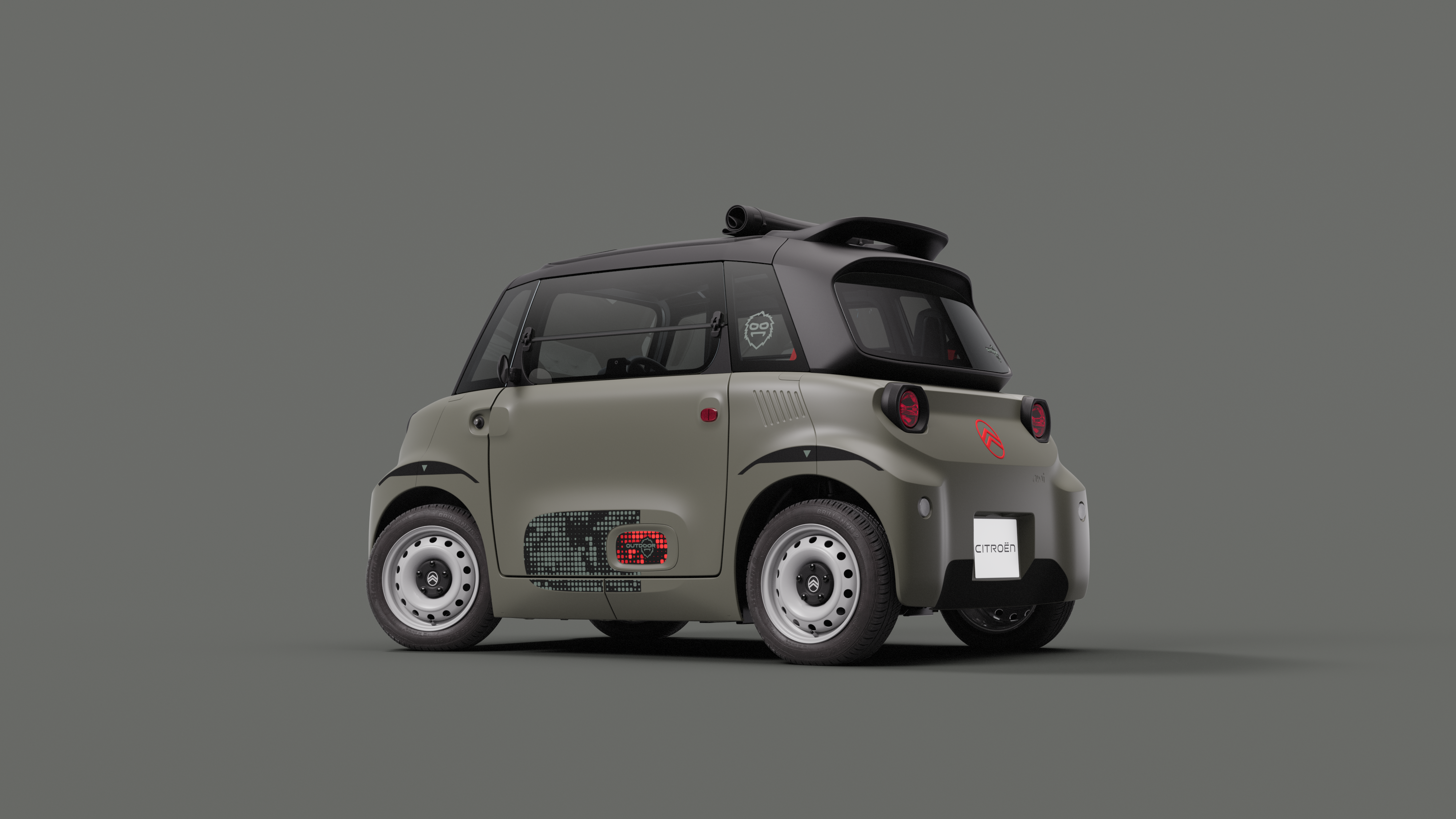 Vista laterale della Citroën Ami Outdoor con tetto aperto e adesivi specifici, una microcar elettrica agile per la mobilità quotidiana