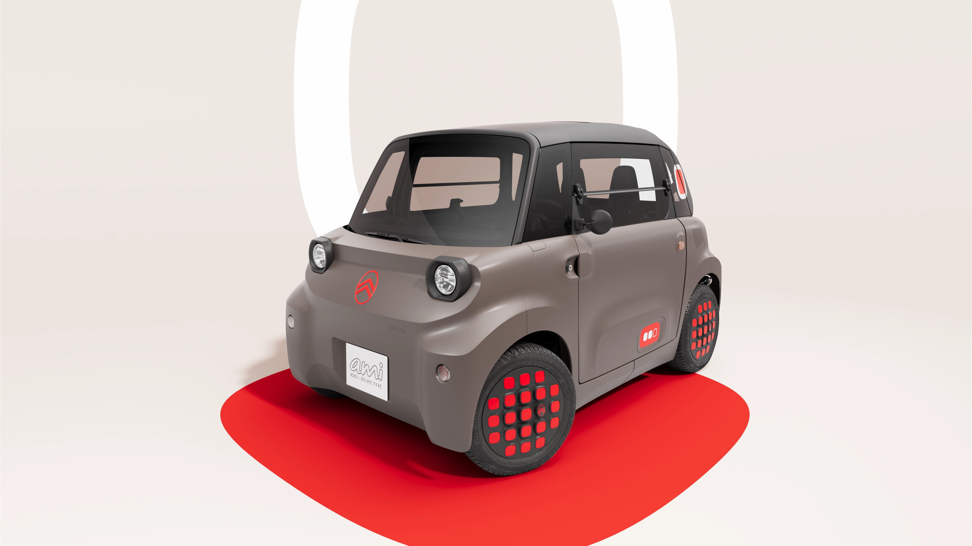 Vista anteriore a tre quarti di Citroën Ami e del suo design compatto ed elettrico, pensato per una mobilità urbana sicura e affidabile.