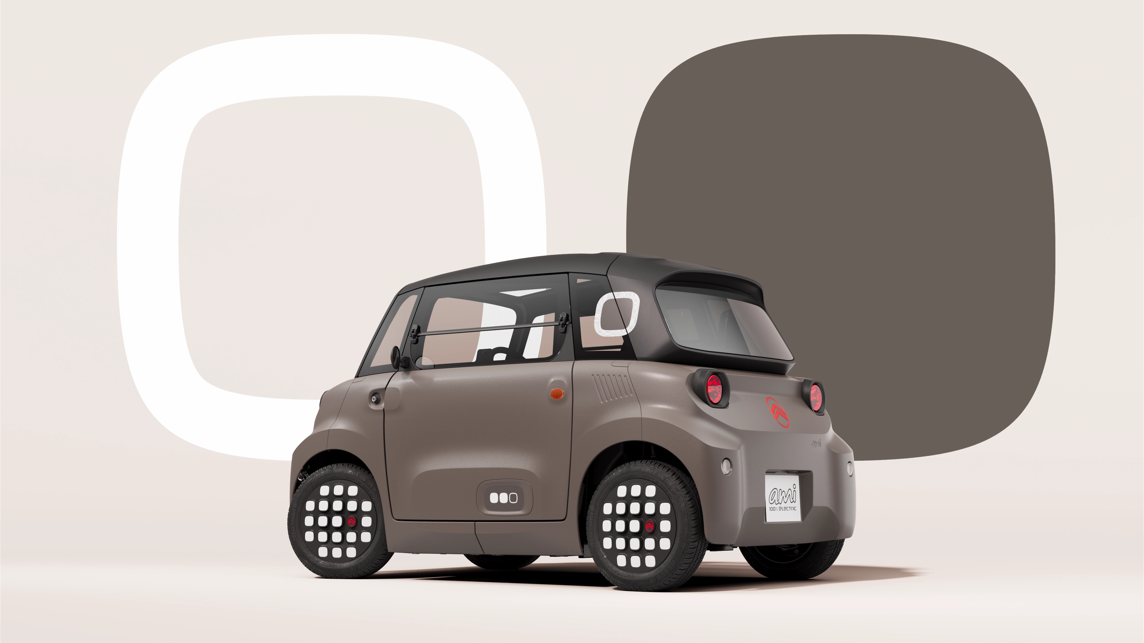 Vista posteriore angolata di Citroën Ami Icy: un design elettrico compatto, sicuro e affidabile che offre una nuova libertà di mobilità urbana.