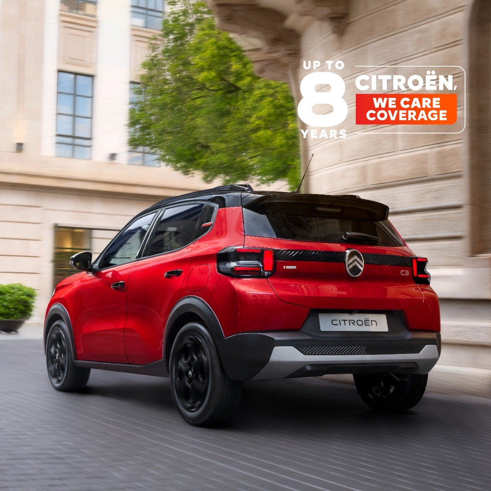 Vista laterale posteriore a tre quarti della Citroën C3 compact SUV che mette in evidenza le prestazioni urbane fluide e la garanzia di 8 anni per una mobilità sicura e conveniente.