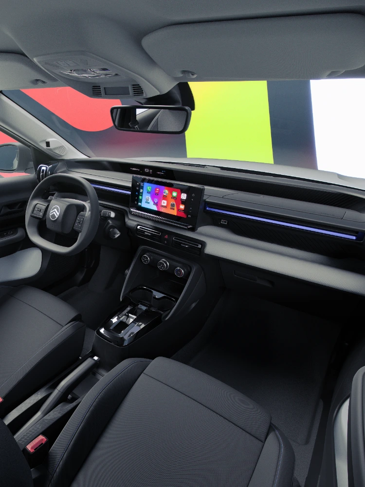 Vista dell'abitacolo di Citroën ë-C3 TONIC, con focus su touchscreen da 10,25" e plancia dal design moderno.