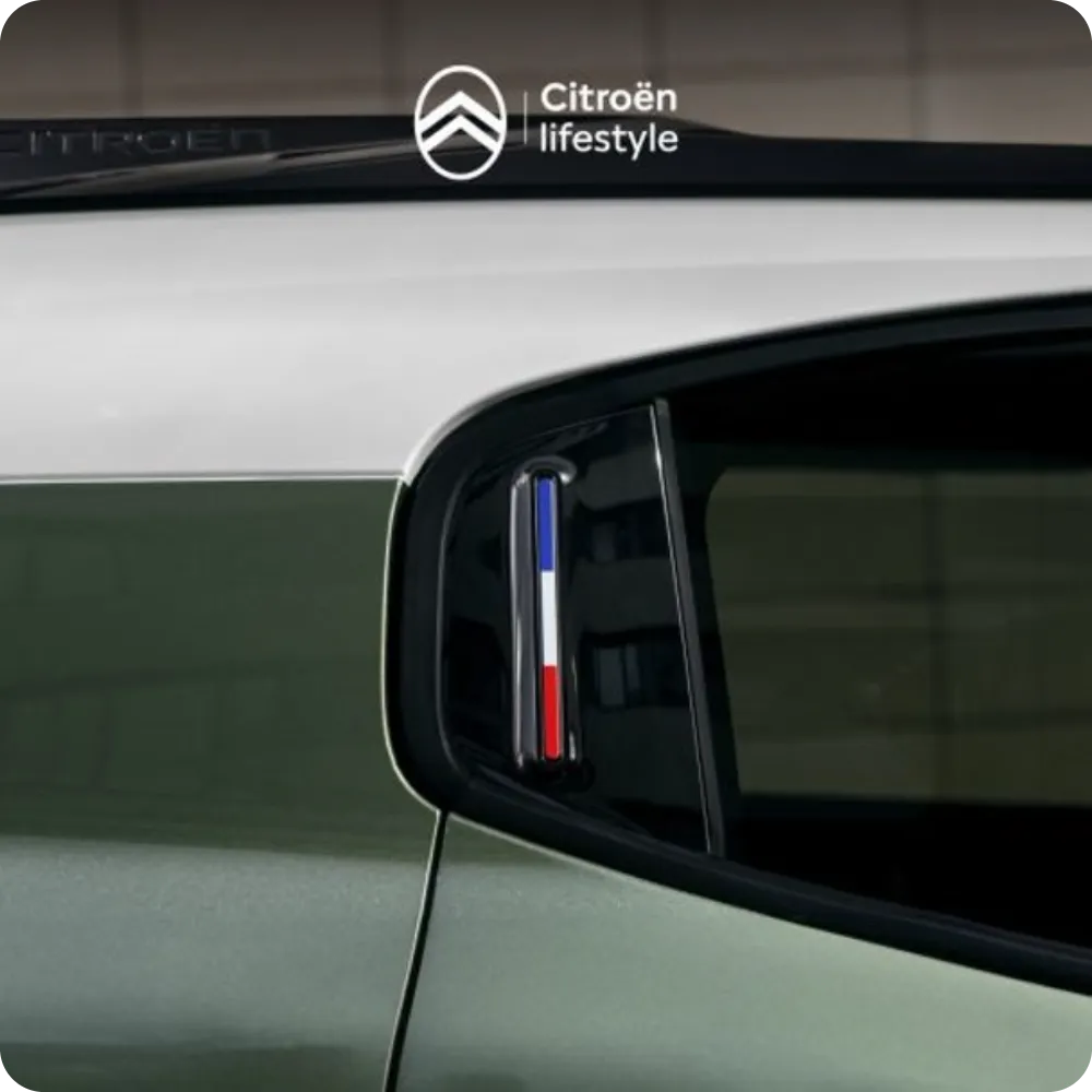 Primo piano esterno di Citroën C3 Aircross che mette in risalto i Color Clips, evidenziando dettagli personalizzabili per un design elegante, espressivo e accessibile.