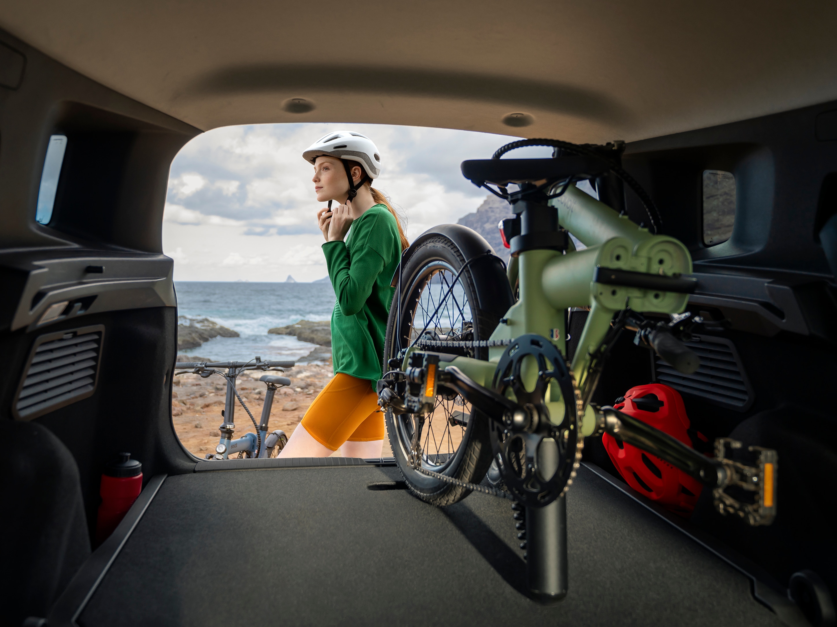 Vista del bagagliaio di Citroën C3 Aircross che mette in risalto ampio spazio bagagliaio per una mobilità outdoor attiva, adatta alla spiaggia e accessibile.