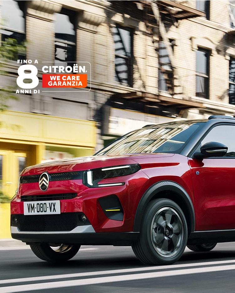 2 New ë-C3 driving in the city