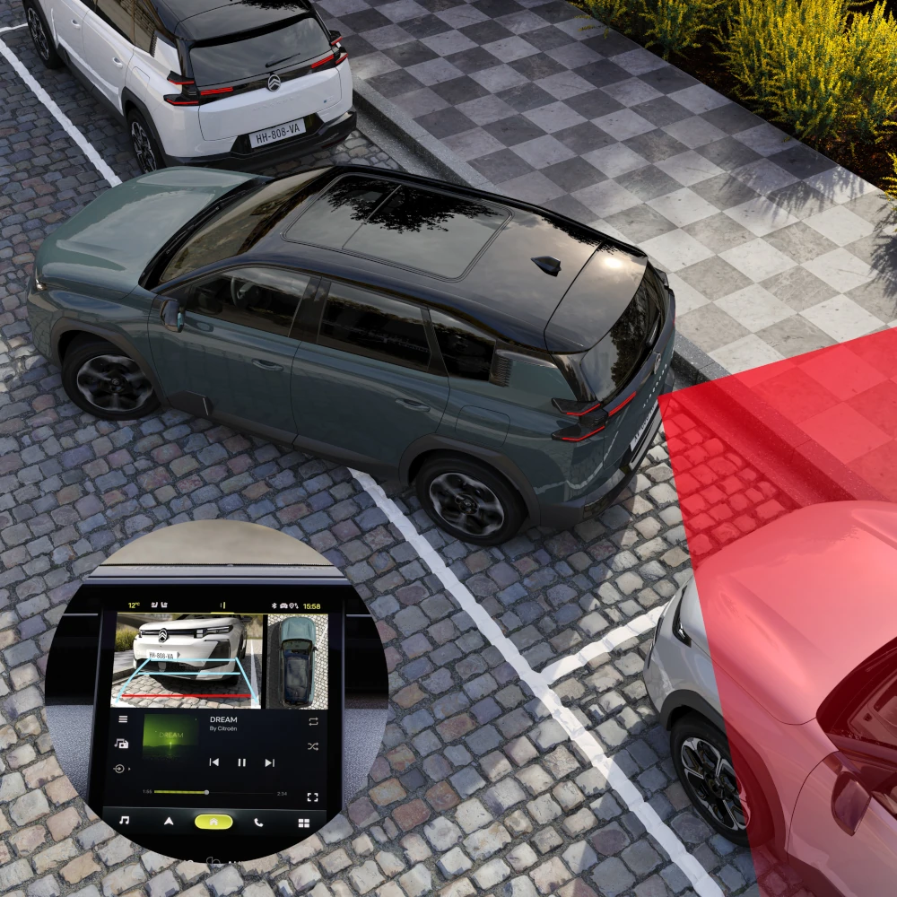 Vista posteriore di tre quarti della C5 Aircross con telecamera posteriore 180° che migliora la visibilità, la sicurezza, la tecnologia e la sicurezza in parcheggio
