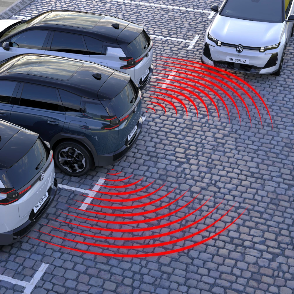 Vista posteriore della C5 Aircross con Rear Cross Traffic Alert che migliora la visibilità, la sicurezza, la tecnologia e l'assistenza premium in retromarcia