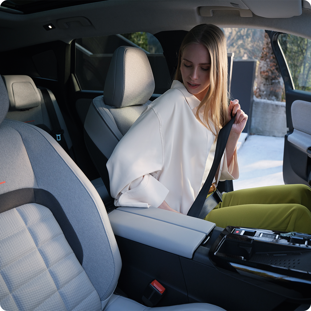 Vista interna anteriore della C5 Aircross che mette in evidenza i sedili Citroën Advanced Comfort, il sostegno, la sicurezza e il benessere a bordo avanzato