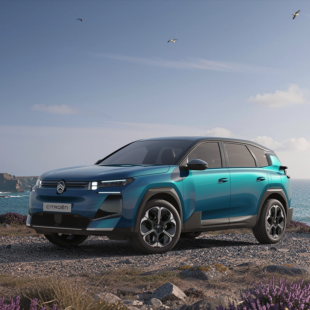 Vista anteriore a tre quarti Citroën C5 Aircross Emeraude Firma luminosa LED Citroën e design audace, SUV familiare