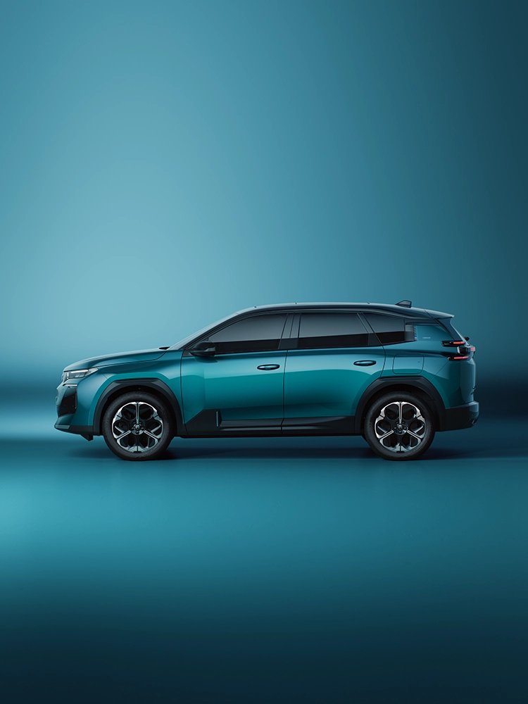 Vista laterale Citroën C5 Aircross Emeraude mostra il design spazioso Citroën e i cerchi in lega, spazio maggiorato, SUV familiare versatile